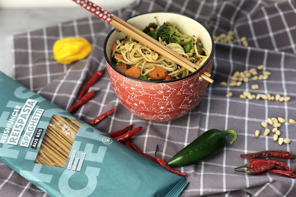Asiatische Nudel-Gemüsepfanne