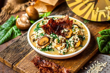 Pilz-Spinat Risotto mit Reispapier-Bacon