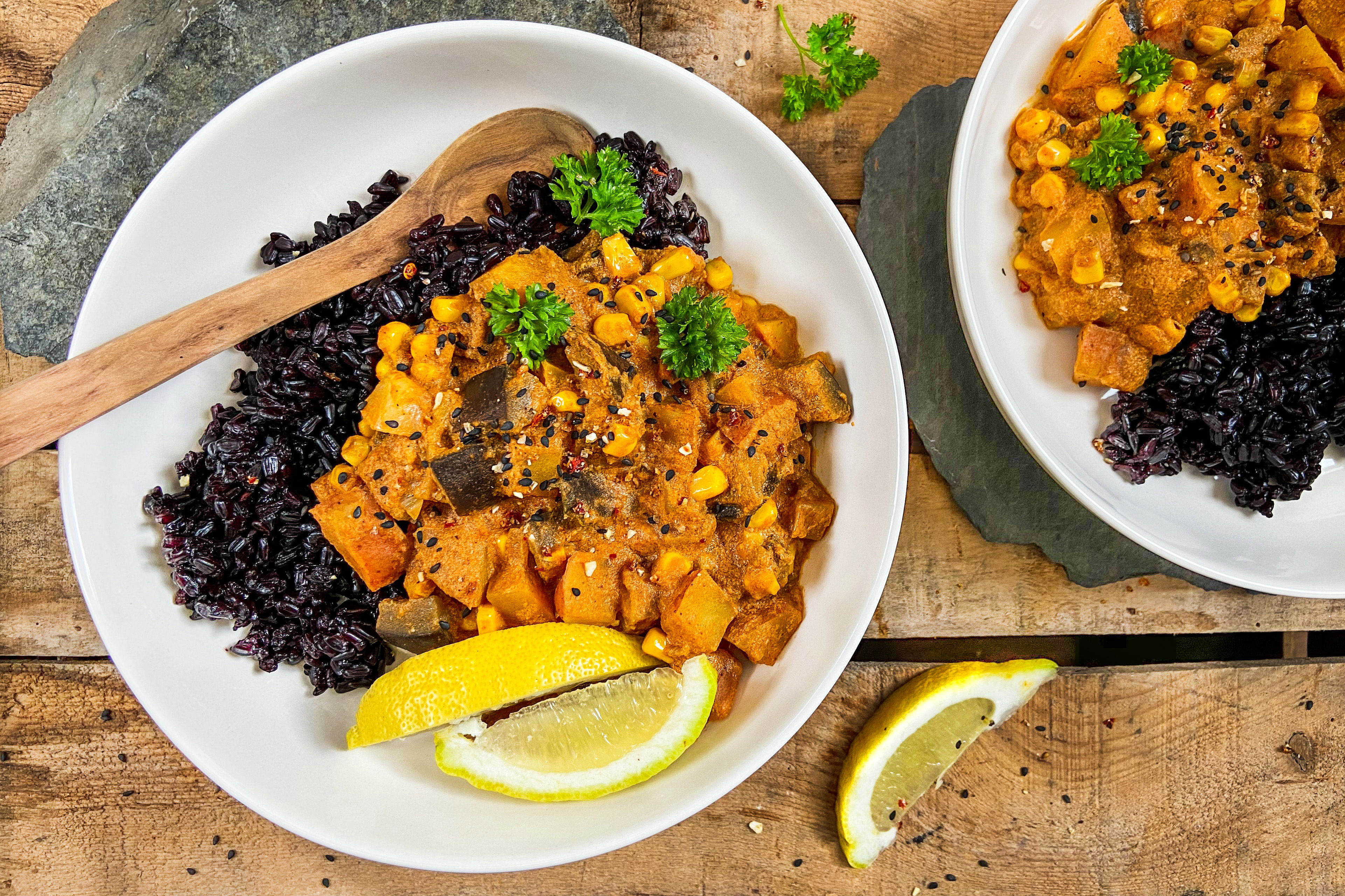 Aubergine Korma Curry mit Tahin zu schwarzem Reis
