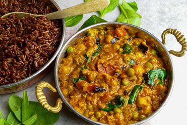 Indisches Auberginen Curry mit rotem Reis