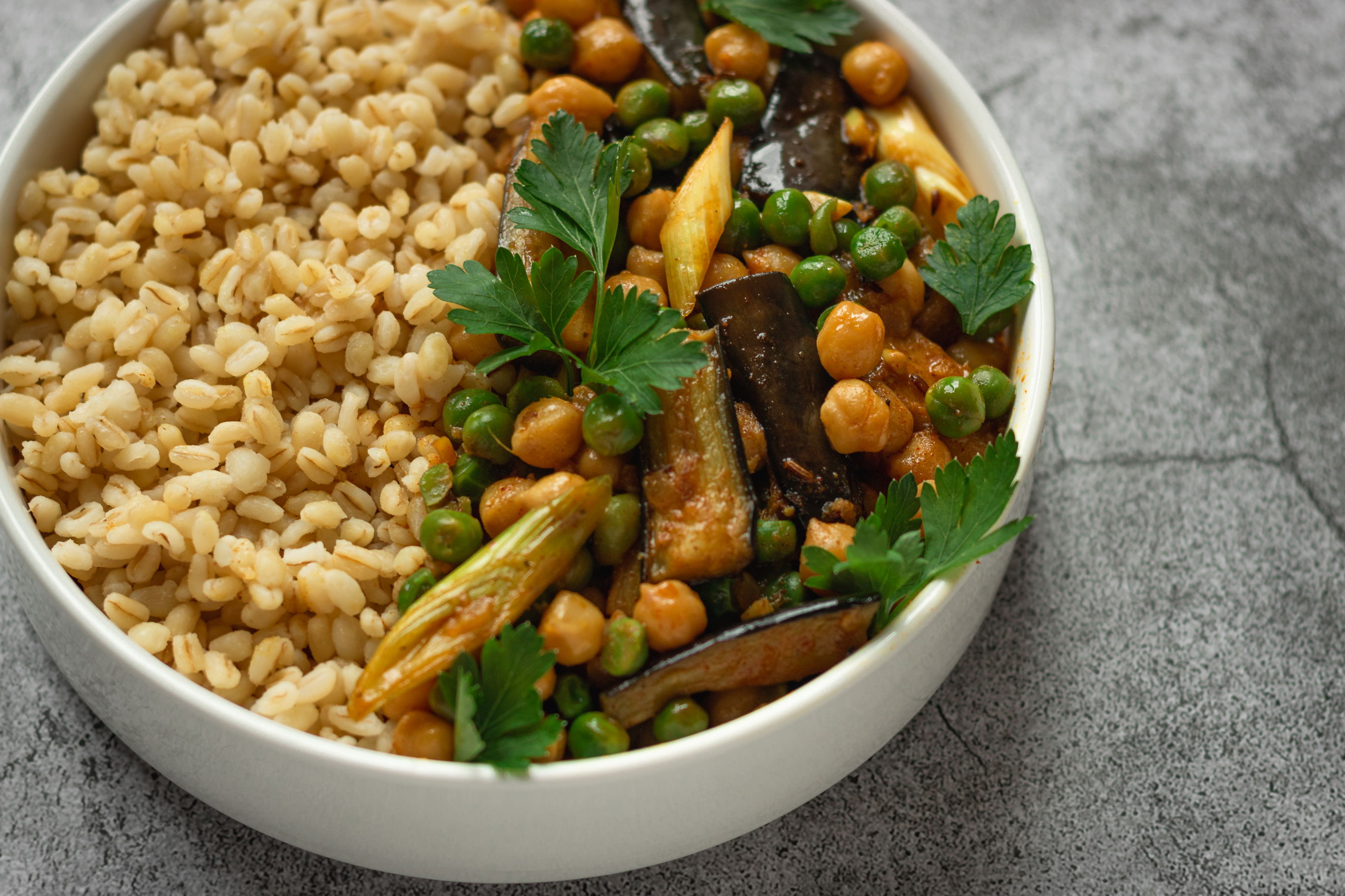 Auberginen Curry mit Vollkorn Bulgur
