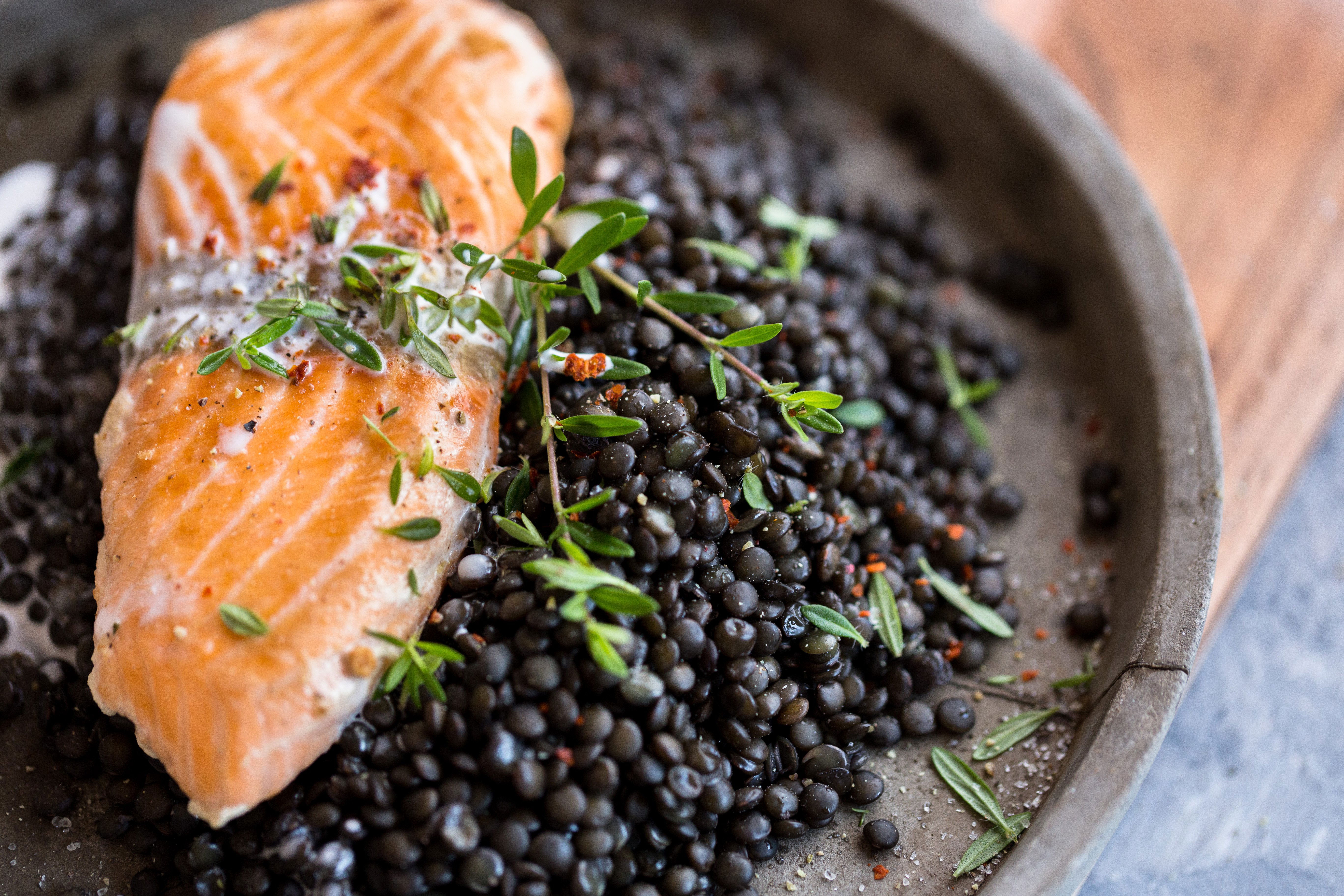 rezept-f-r-beluga-linsen-mit-lachs-reishunger