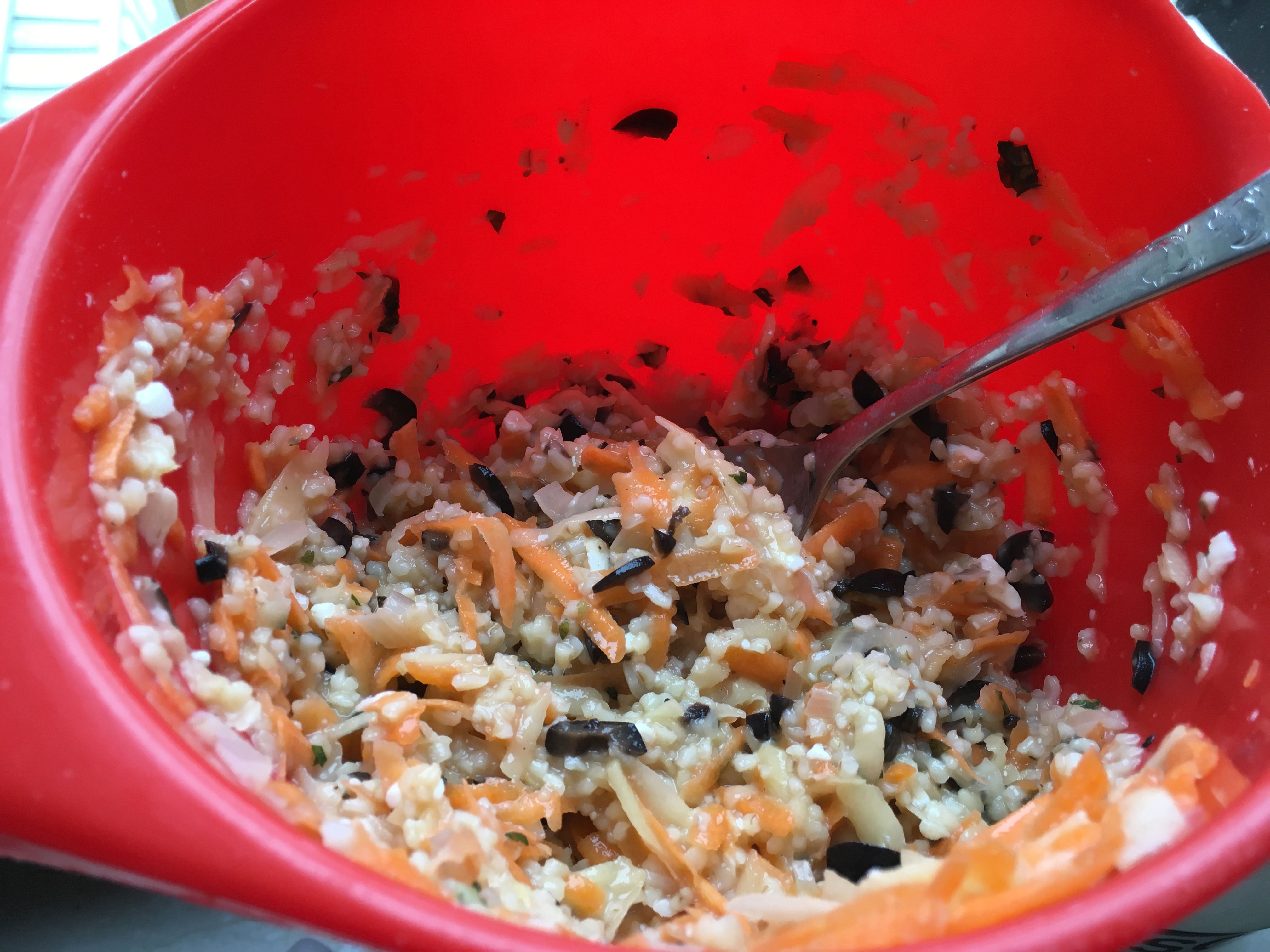 Bulgur-Taler mit Feta und Oliven