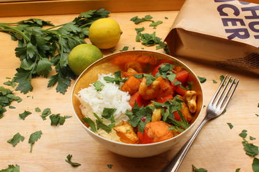 Asiatische Kürbis-Lachs-Garnelen-Pfanne