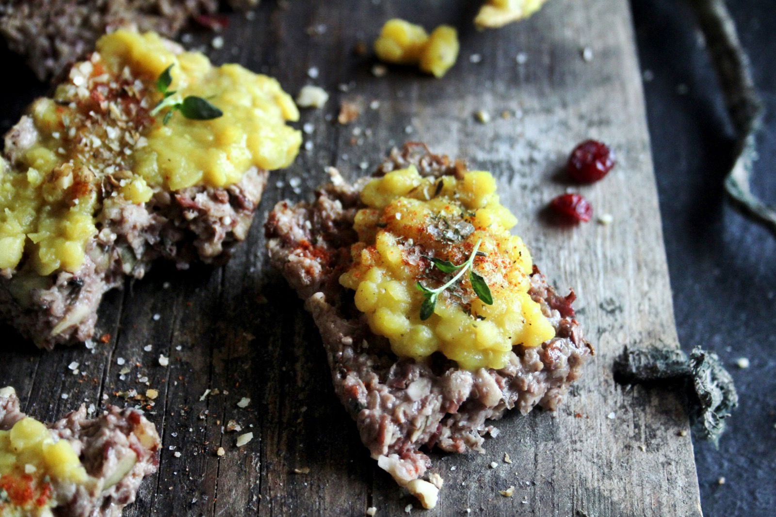 Cranberry Nussbrot mit gelbe Linsen Dhal