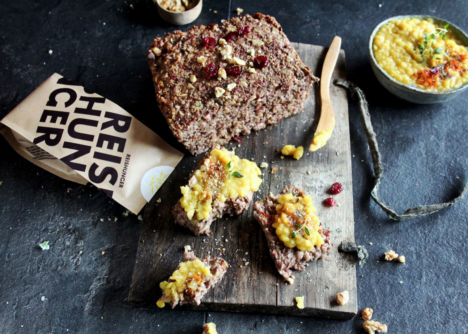 Cranberry Nussbrot mit gelbe Linsen Dhal