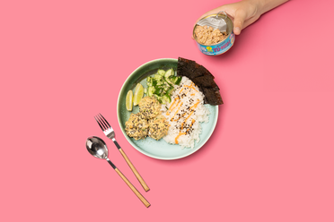 Creamy TU NAH Sushi Bowl mit Nori Blättern