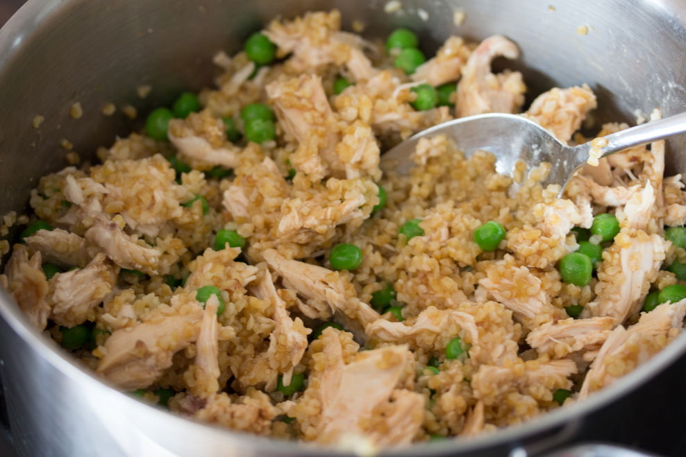 Cremiger Bulgur-Hähnchen-Salat mit Curry