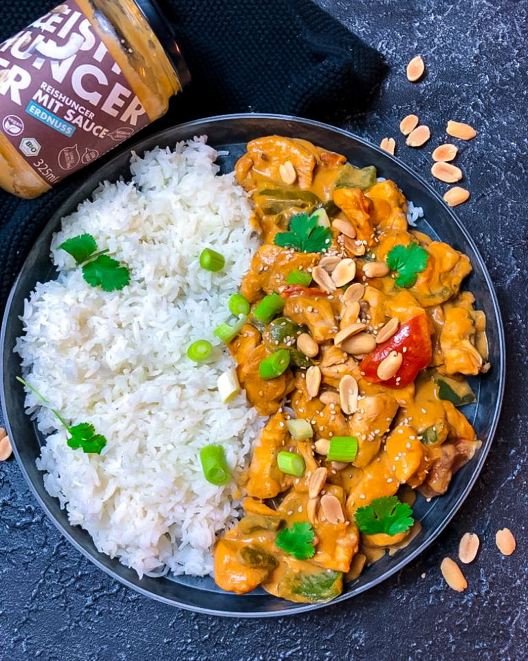 Erdnuss-Hähnchen Ragout mit Jasmin Reis