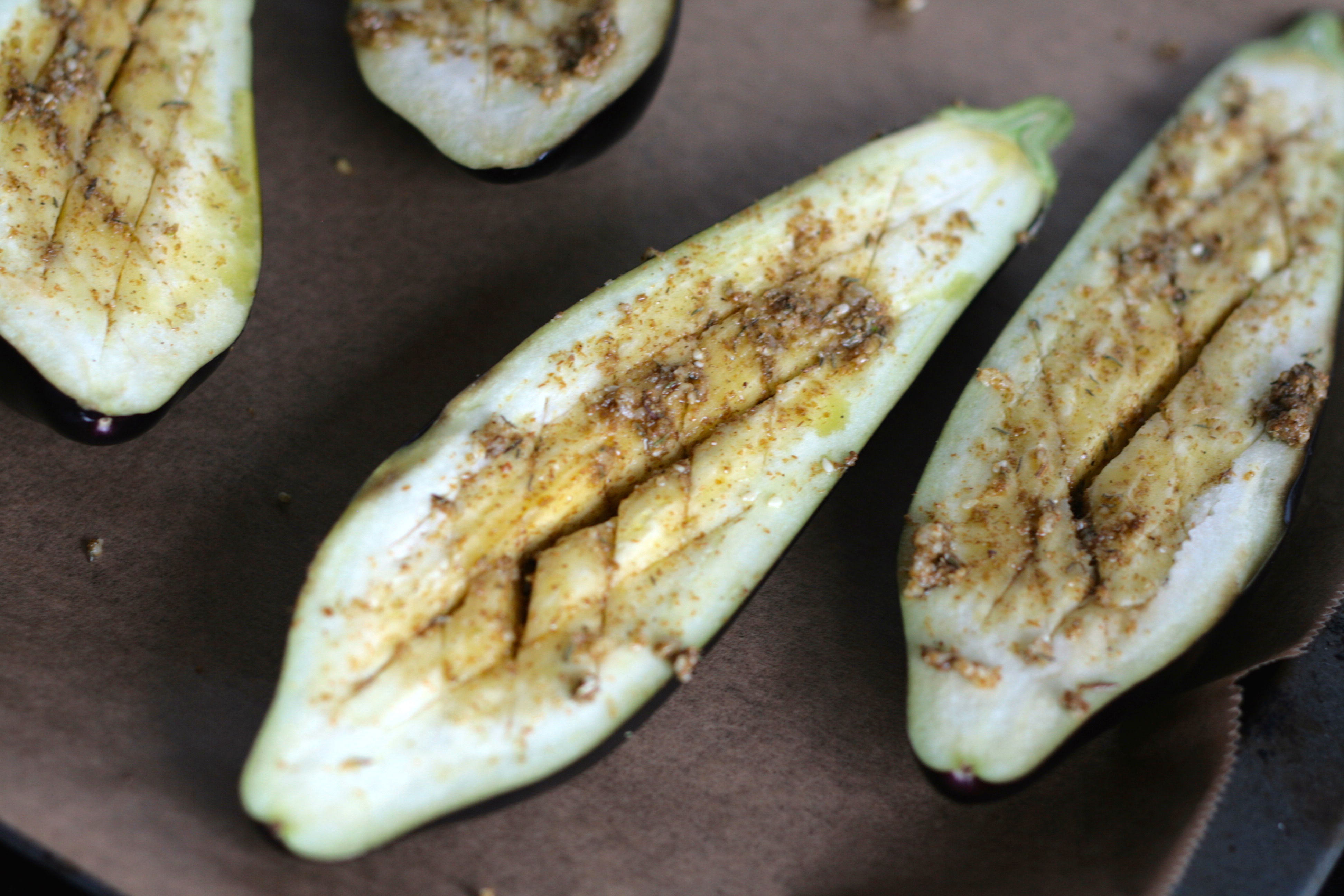 Gegrillte Auberginen mit Linsen