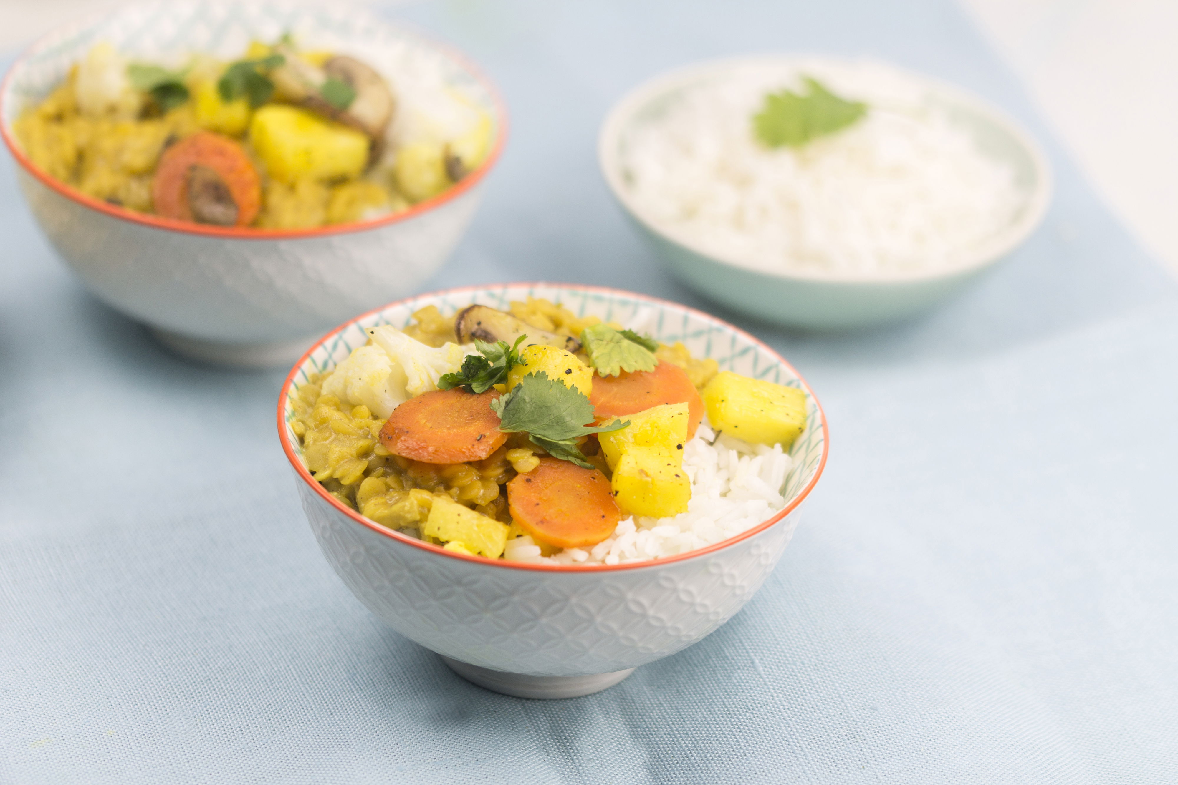 Gelber Reis Dal mit Ananas &amp; Koriander