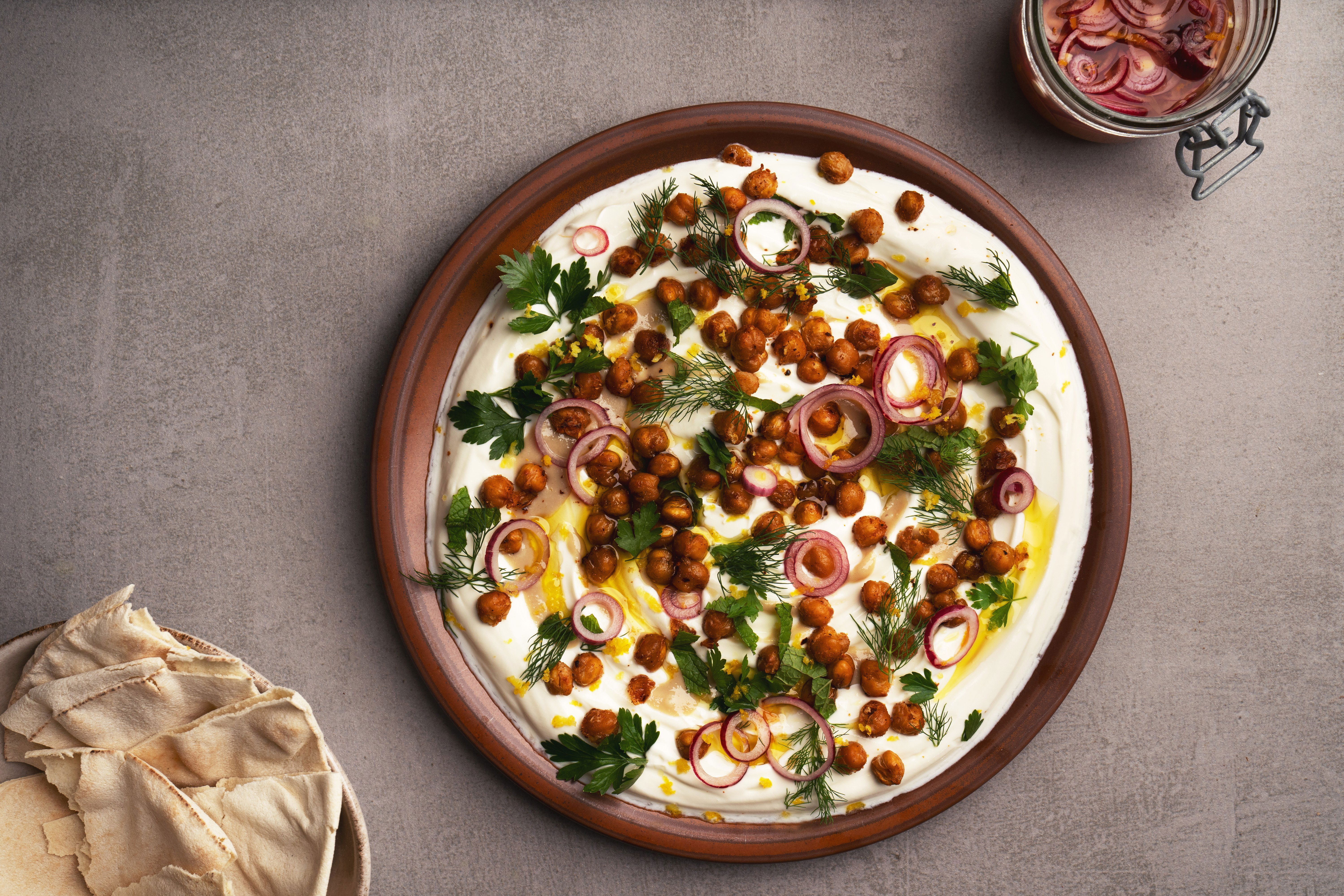Geröstete Kichererbsen mit Jogurt | REISHUNGER