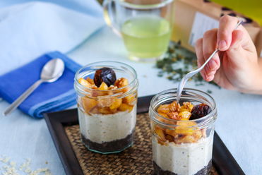 Chia und Reisflocken Porridge mit Zimt-Äpfeln