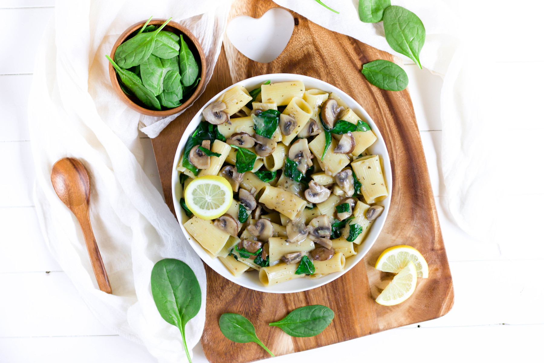 Reispasta Rigatoni mit Champignons und Spinat