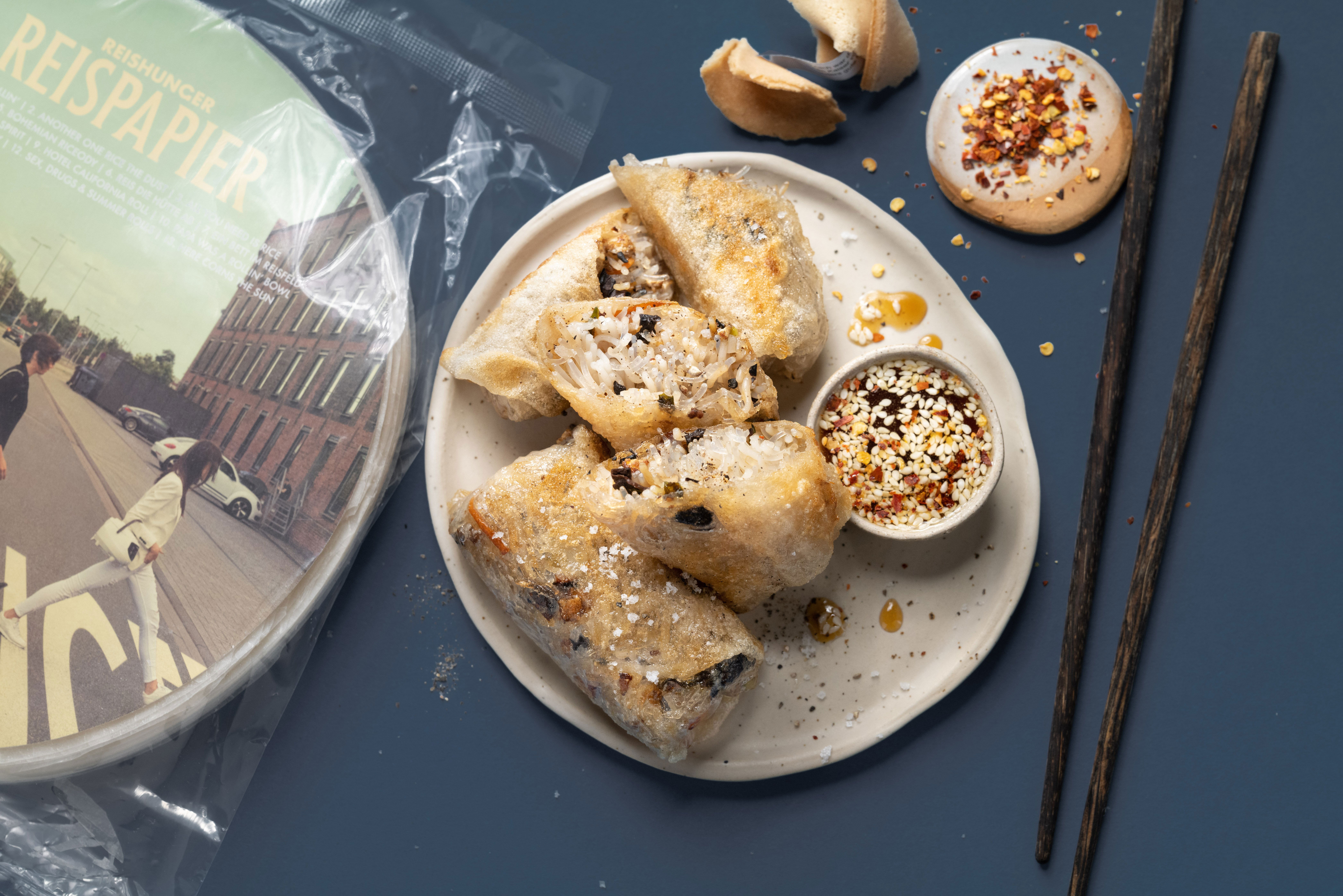 Knusprige vietnamesische Frühlingsrollen aus Reispapier | REISHUNGER Knusprige vietnamesische Frühlingsrollen aus Reispapier | REISHUNGER