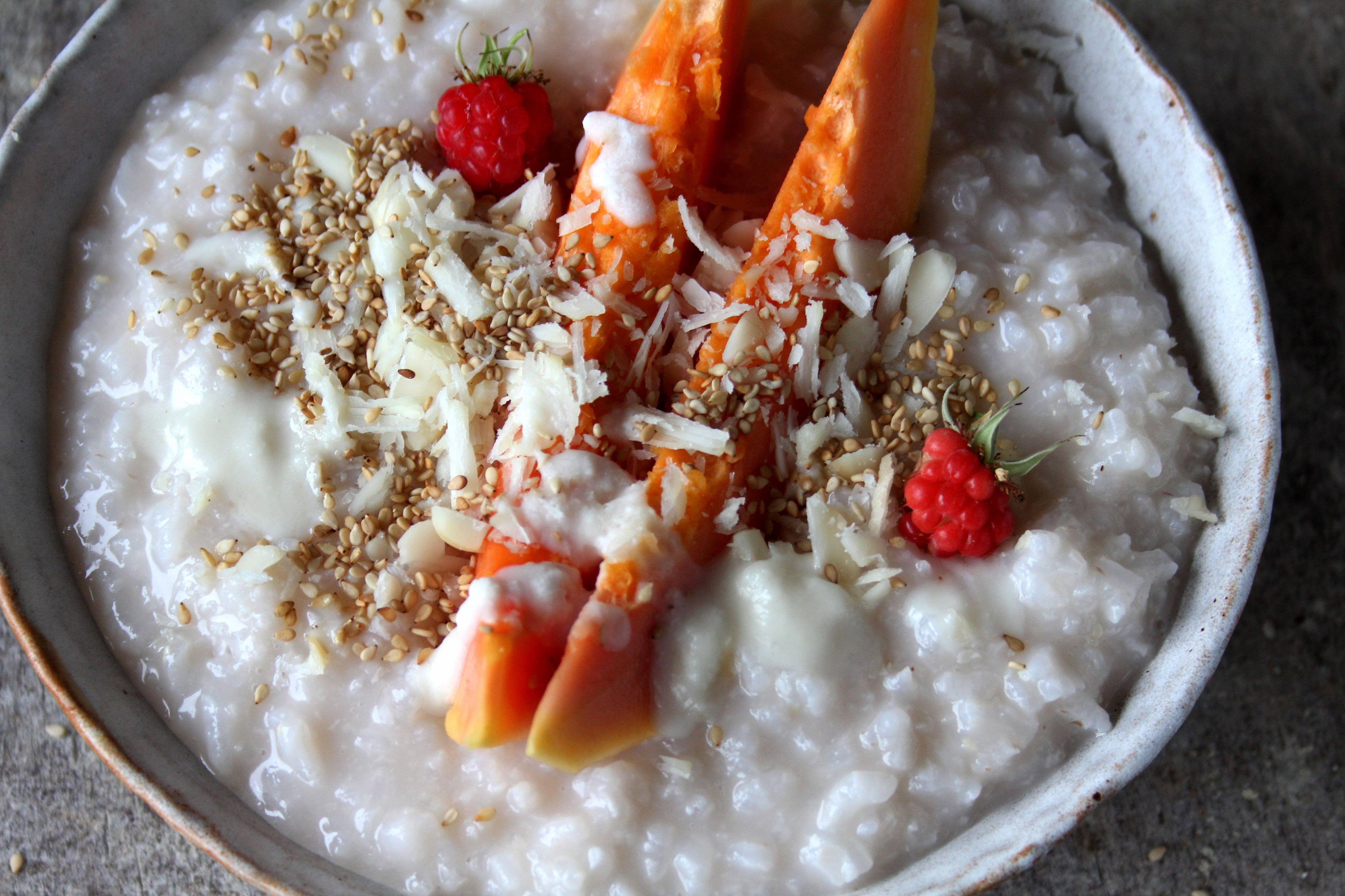 Kokos-Milchreis mit Papaya Kokos-Milchreis mit Papaya