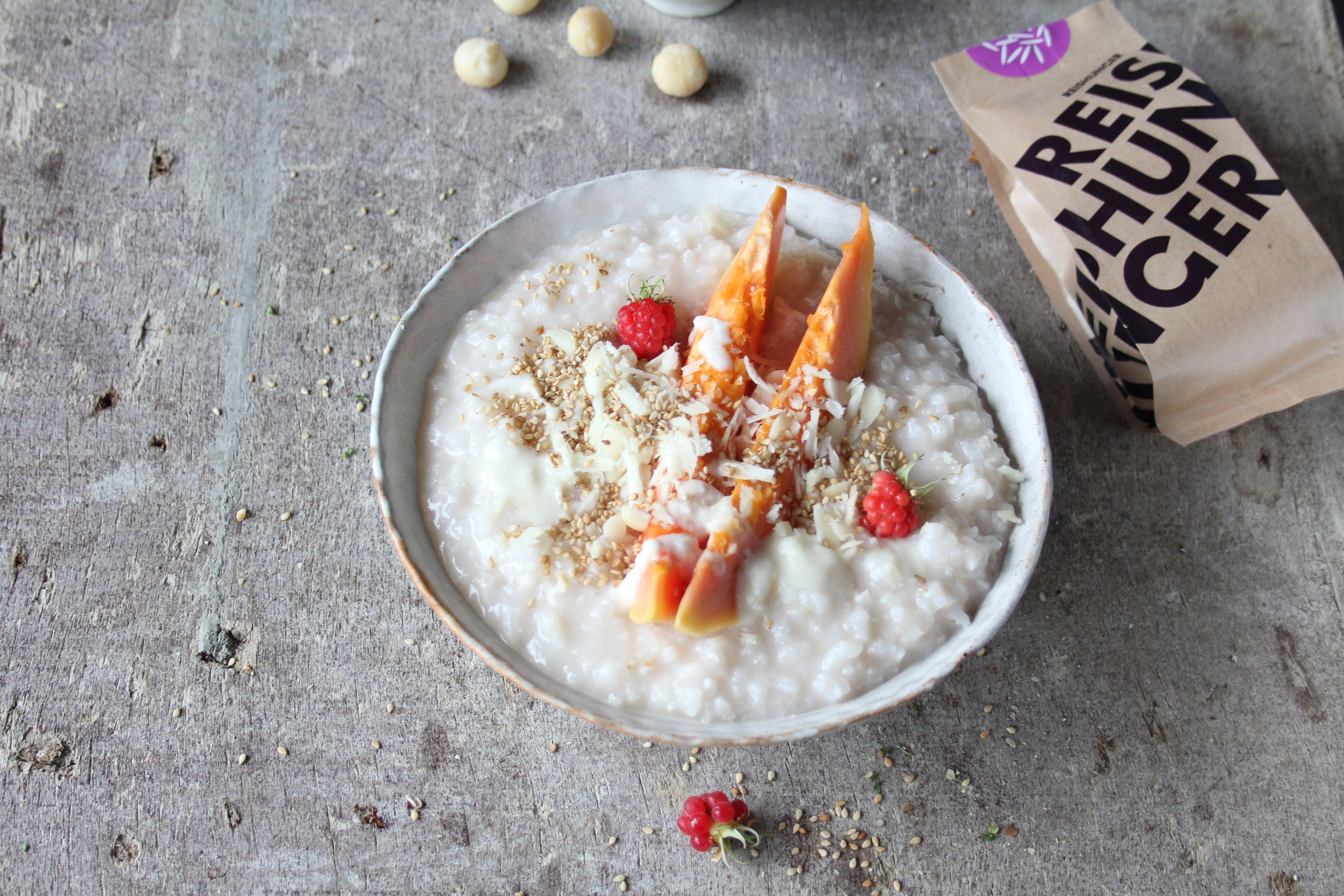 Kokos-Milchreis mit Papaya Kokos-Milchreis mit Papaya
