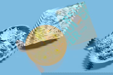 Kokosreis mit grünem Thai Curry und Tofu