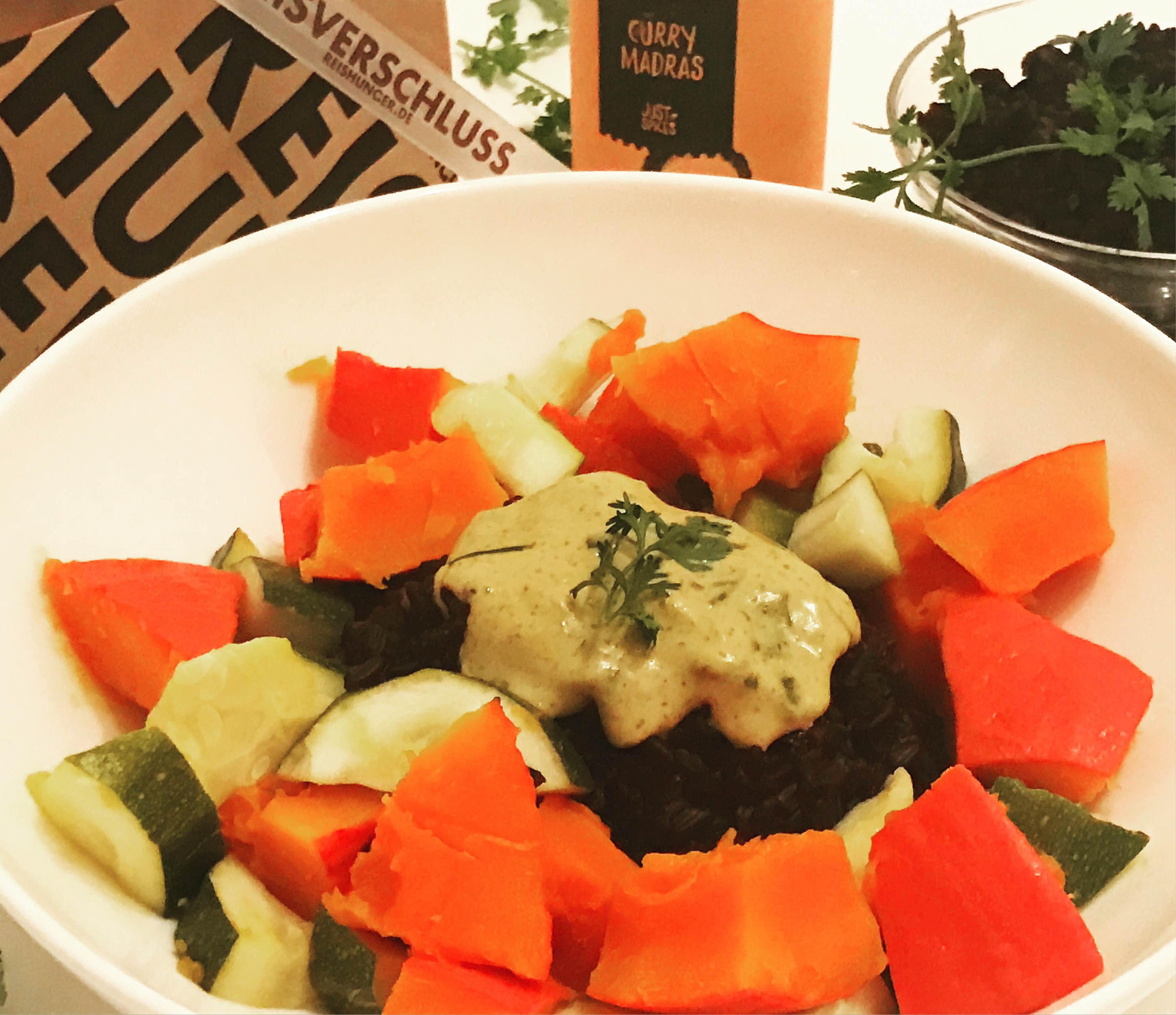 KürbisZucchiniGemüsepfanne mit KokosmilchCurrySauce