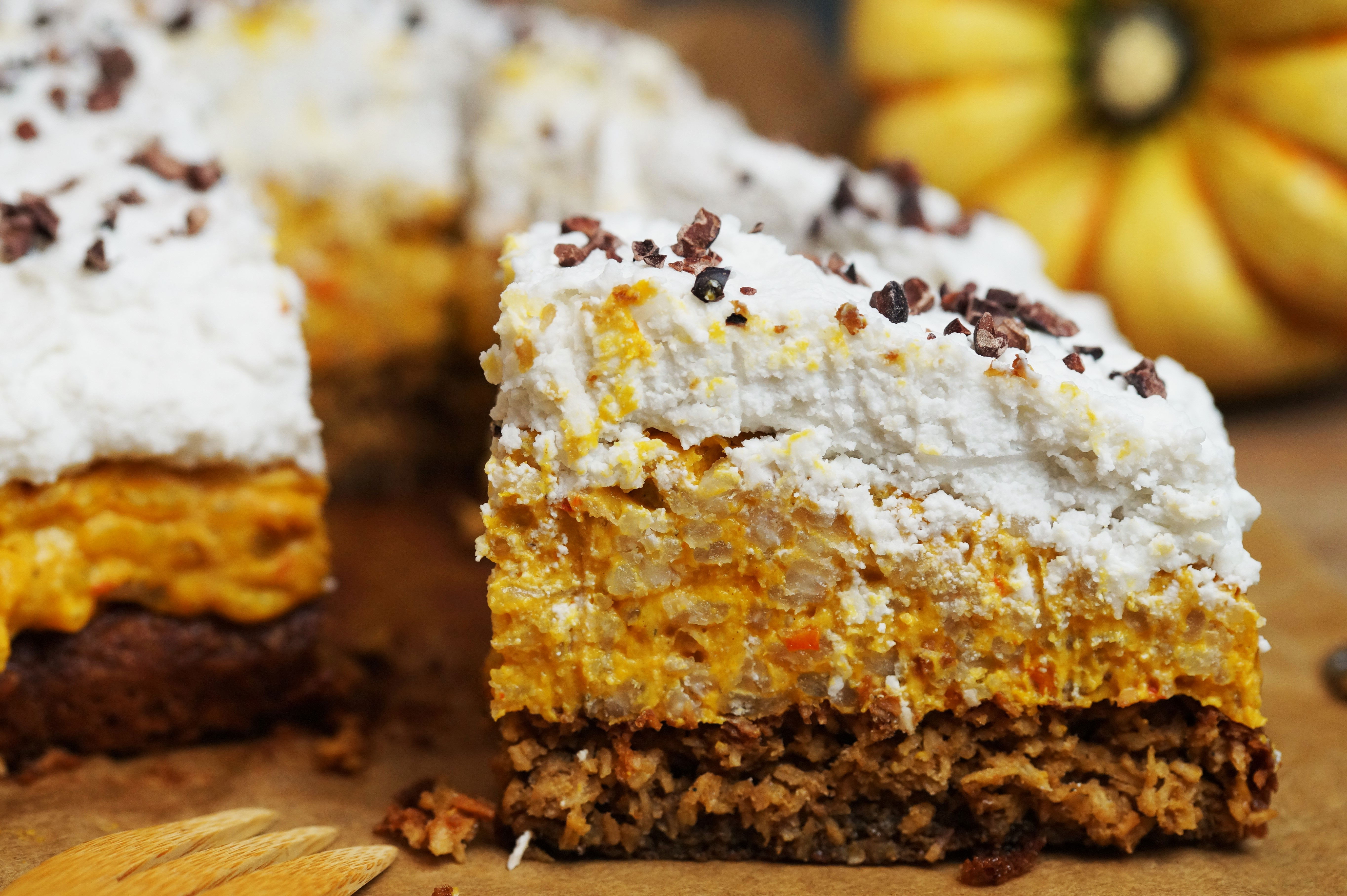 Kürbis Milchreis Kuchen mit Biskuitboden und Kokos Frosting