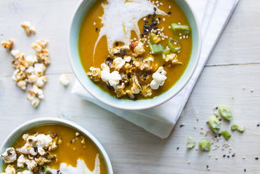 Kürbis-Süßkartoffelsuppe mit Harissa