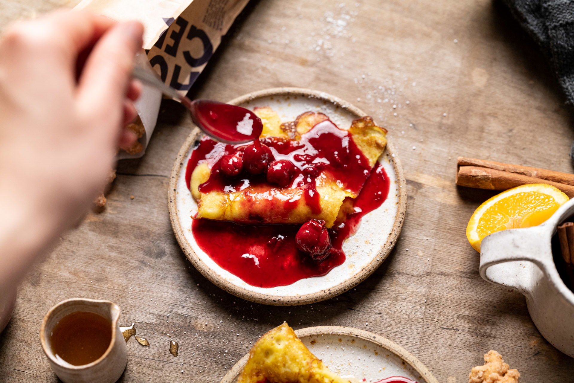 Crepes aus Reismehl mit Kirsch Sauce Crepes aus Reismehl mit Kirsch Sauce