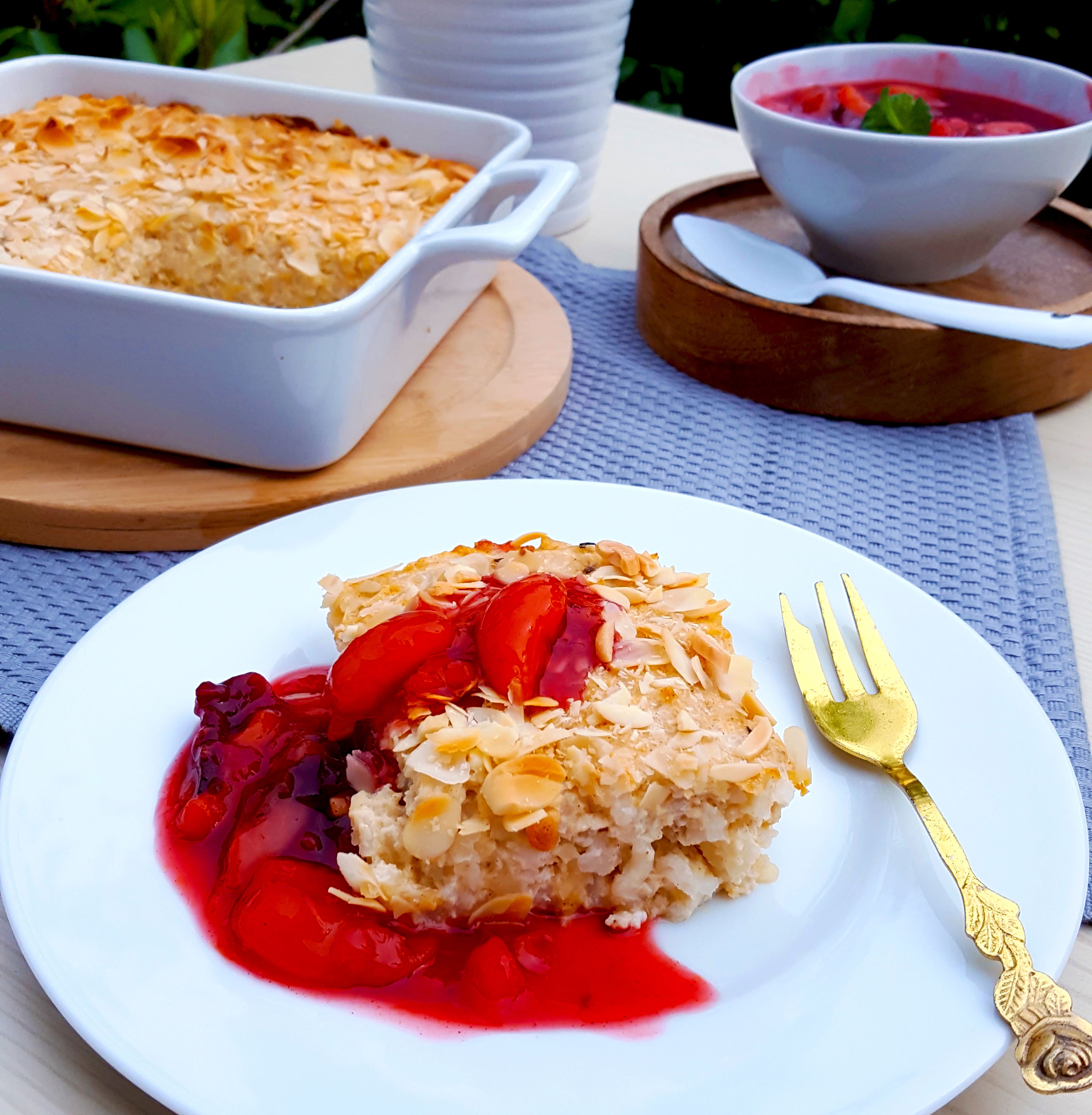 Milchreis-Quark-Auflauf mit Zwetschgenkompott Milchreis-Quark-Auflauf mit Zwetschgenkompott