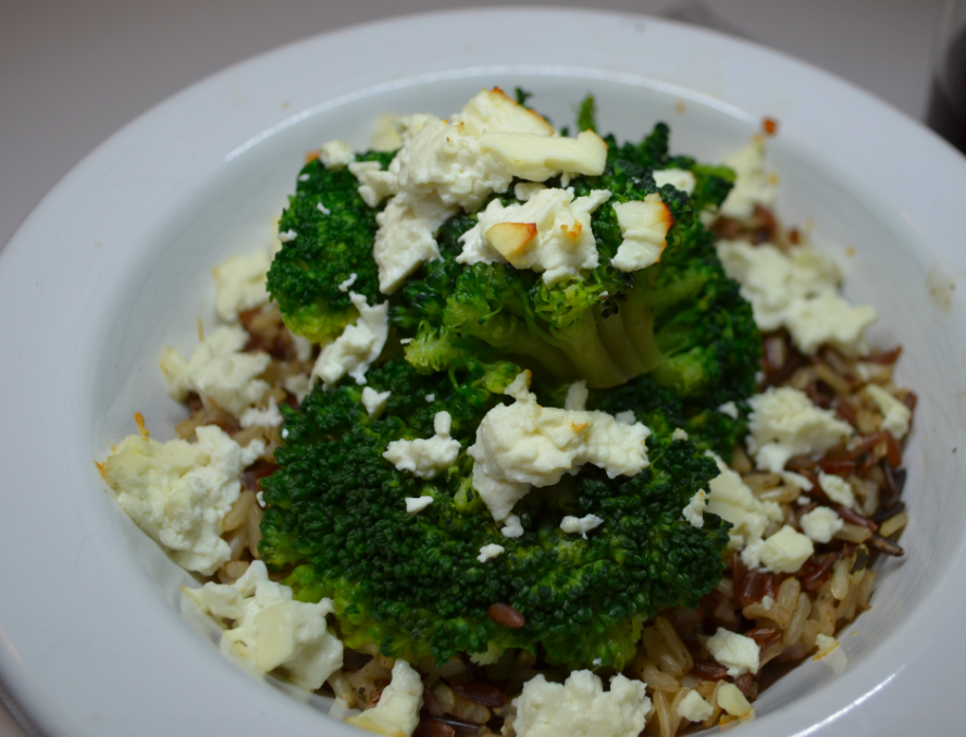 Naturreis mit Brokkoli und Feta
