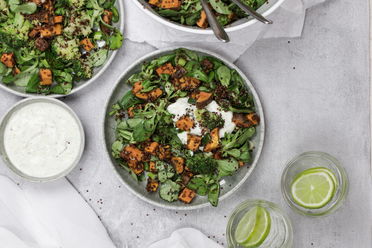 Quinoasalat mit Süßkartoffeln und Lachs