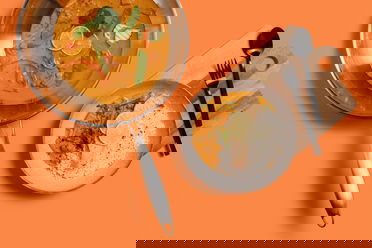 Thai Gemüse Curry mit gedämpftem Lachs