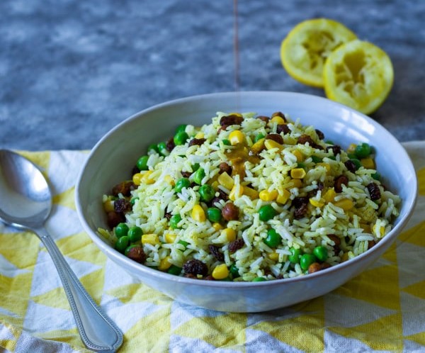 Sadri-Reis mit Curry-Dressing