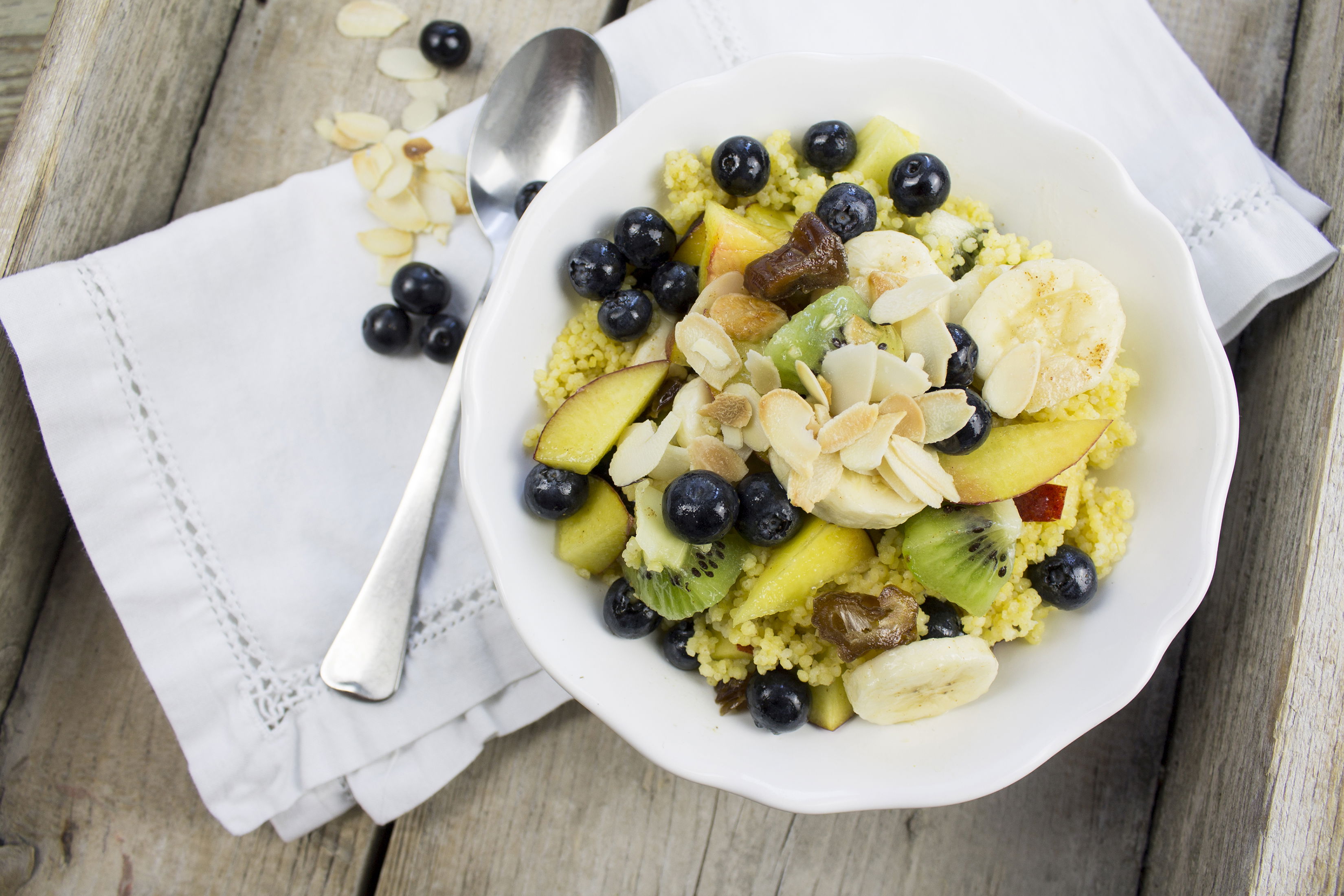 Süßer Hirsebrei mit Obst
