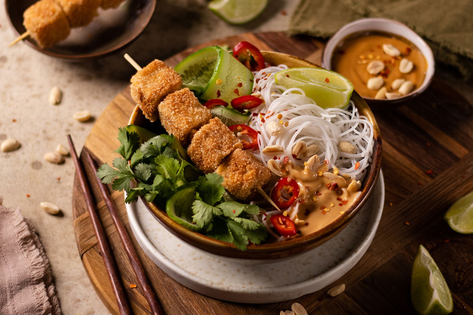 Tofu Satay Bowl mit Reishunger Erdnuss Sauce