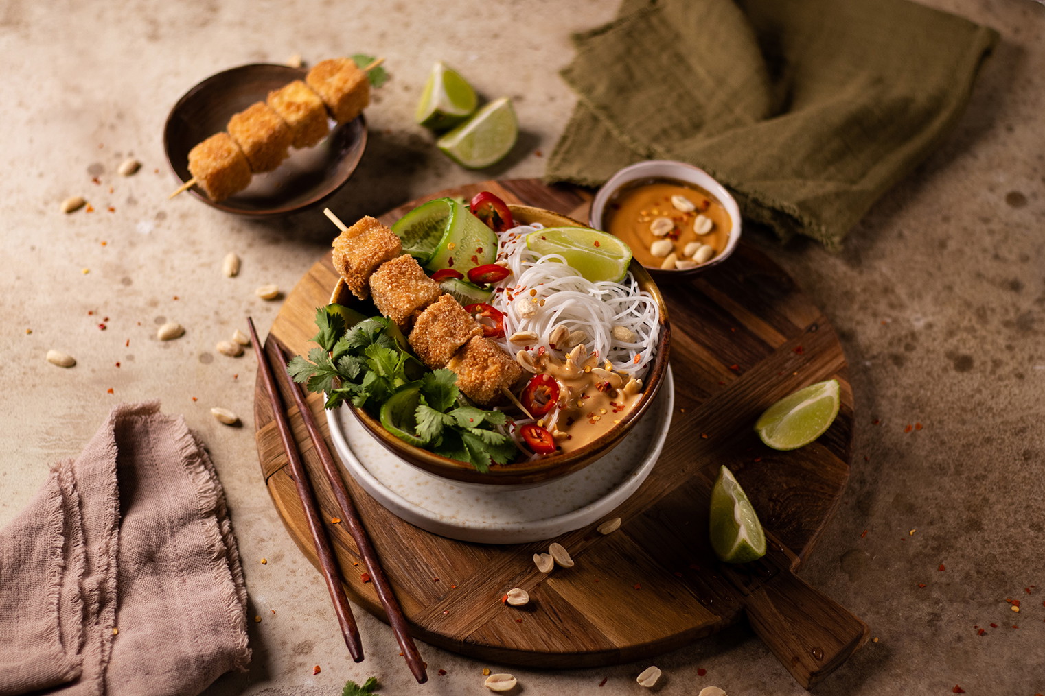 Tofu Satay Bowl mit Reishunger Erdnuss Sauce