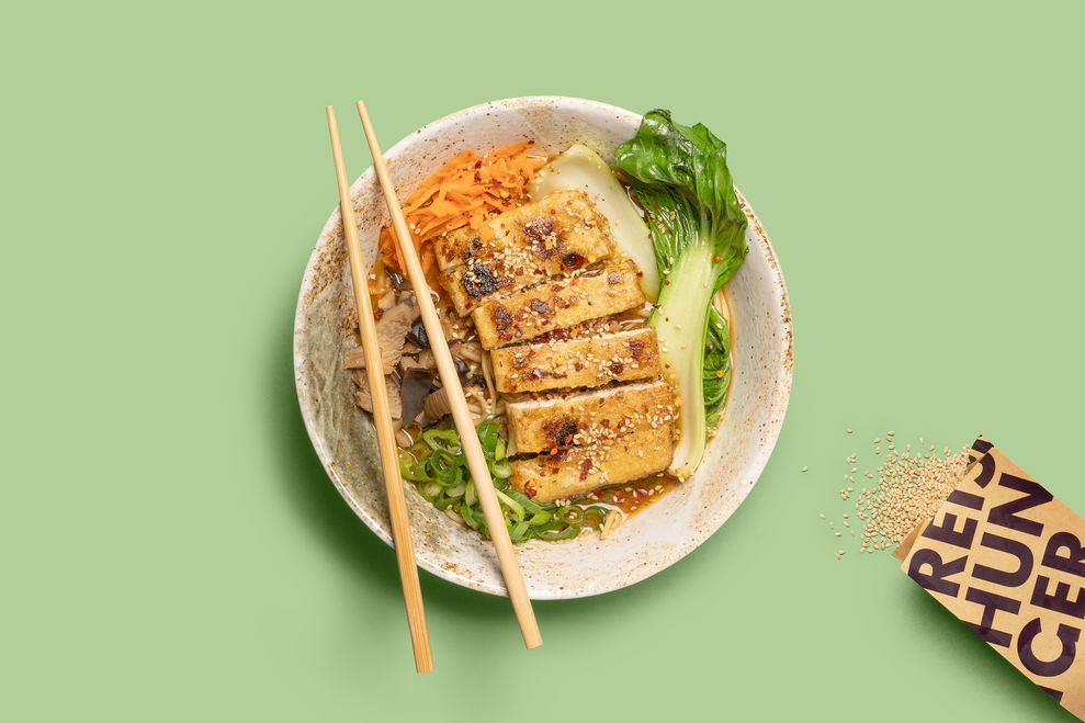 Vegane Miso Ramen mit knusprigem Tofu