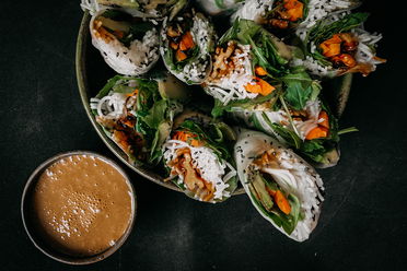 Vegane Sommerrollen mit Avocado & Walnüssen