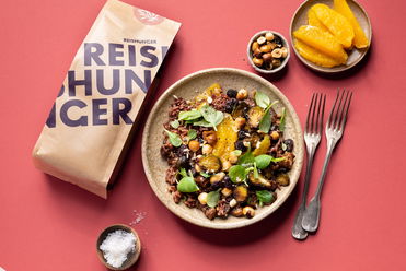 Winterlicher Reissalat mit rotem Reis